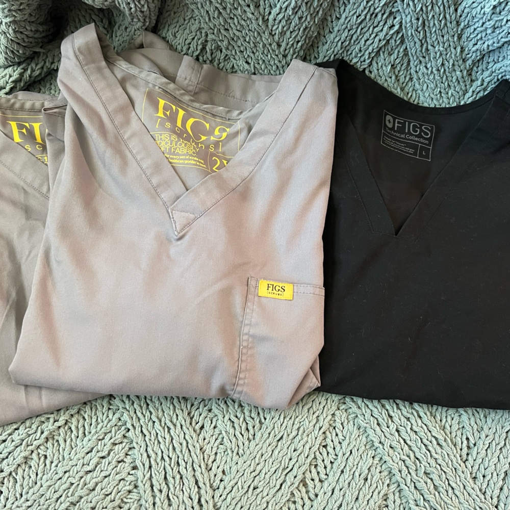 Figs scrub top bundle